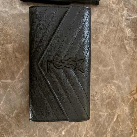 Saint Laurent YSL Monogram Large Flap Wallet in Grained Leather - Picture 4 of 10